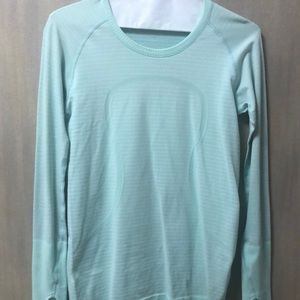 Lululemon t shirt